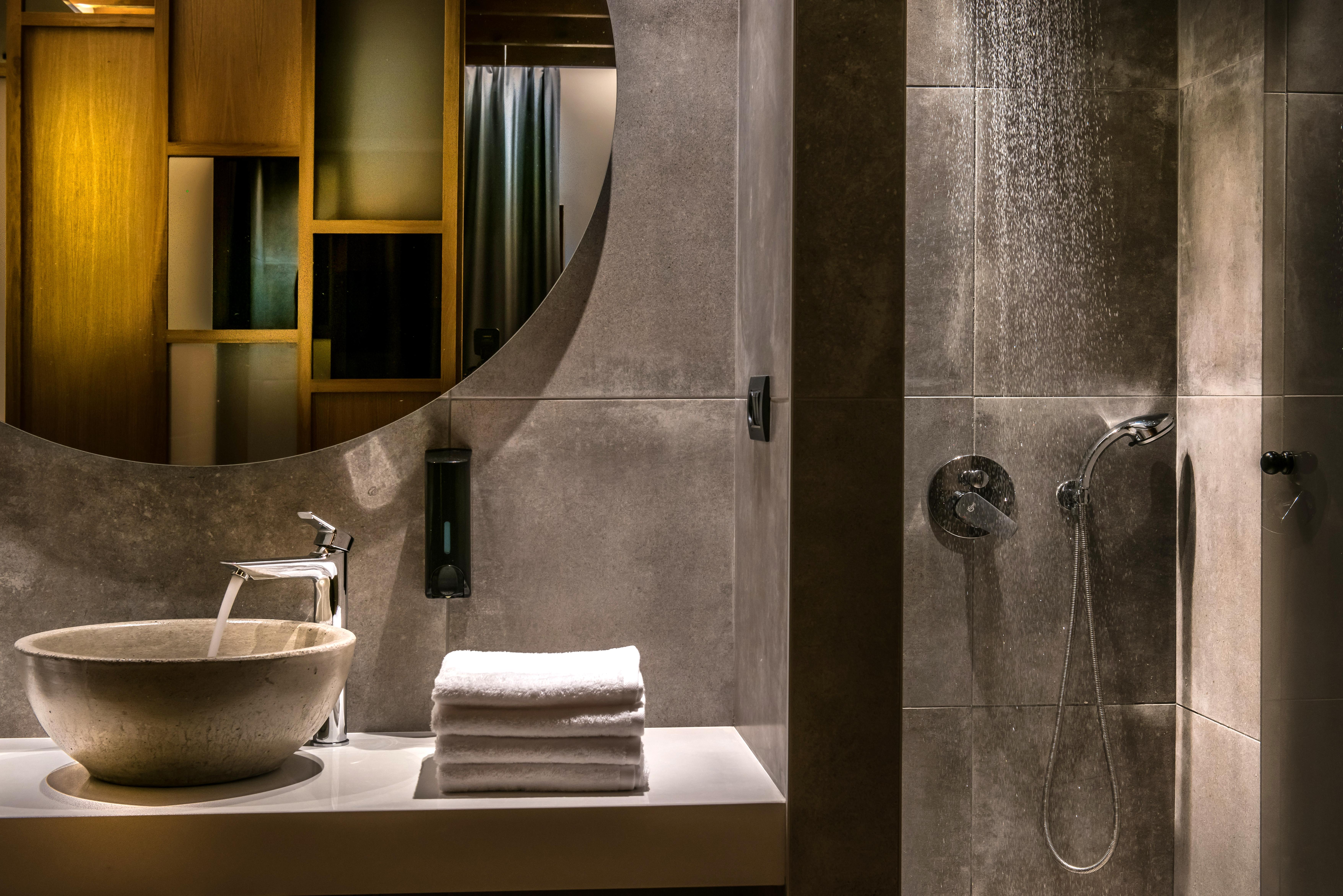Petousis & Hotel 4*