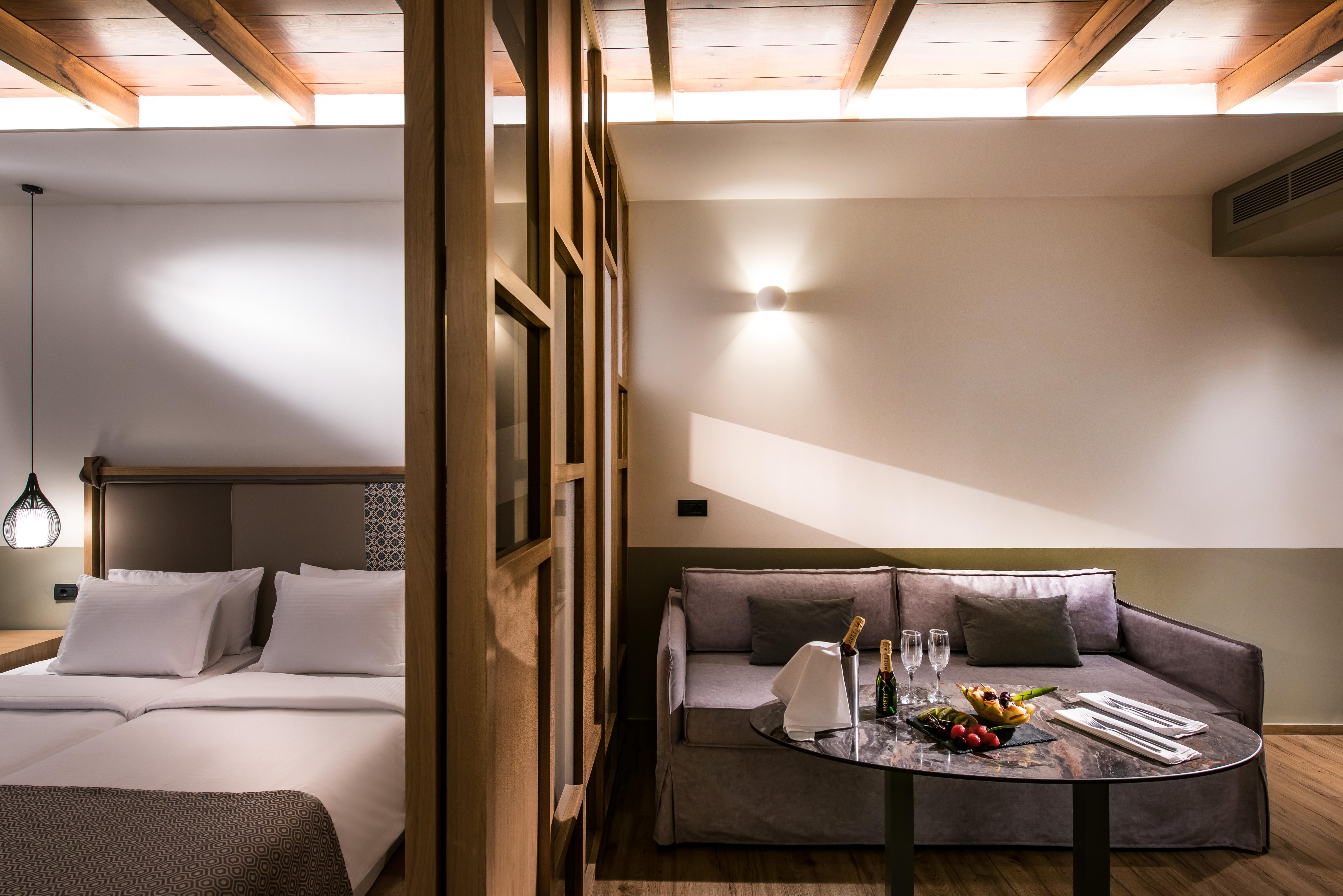 Petousis & Hotel 4*
