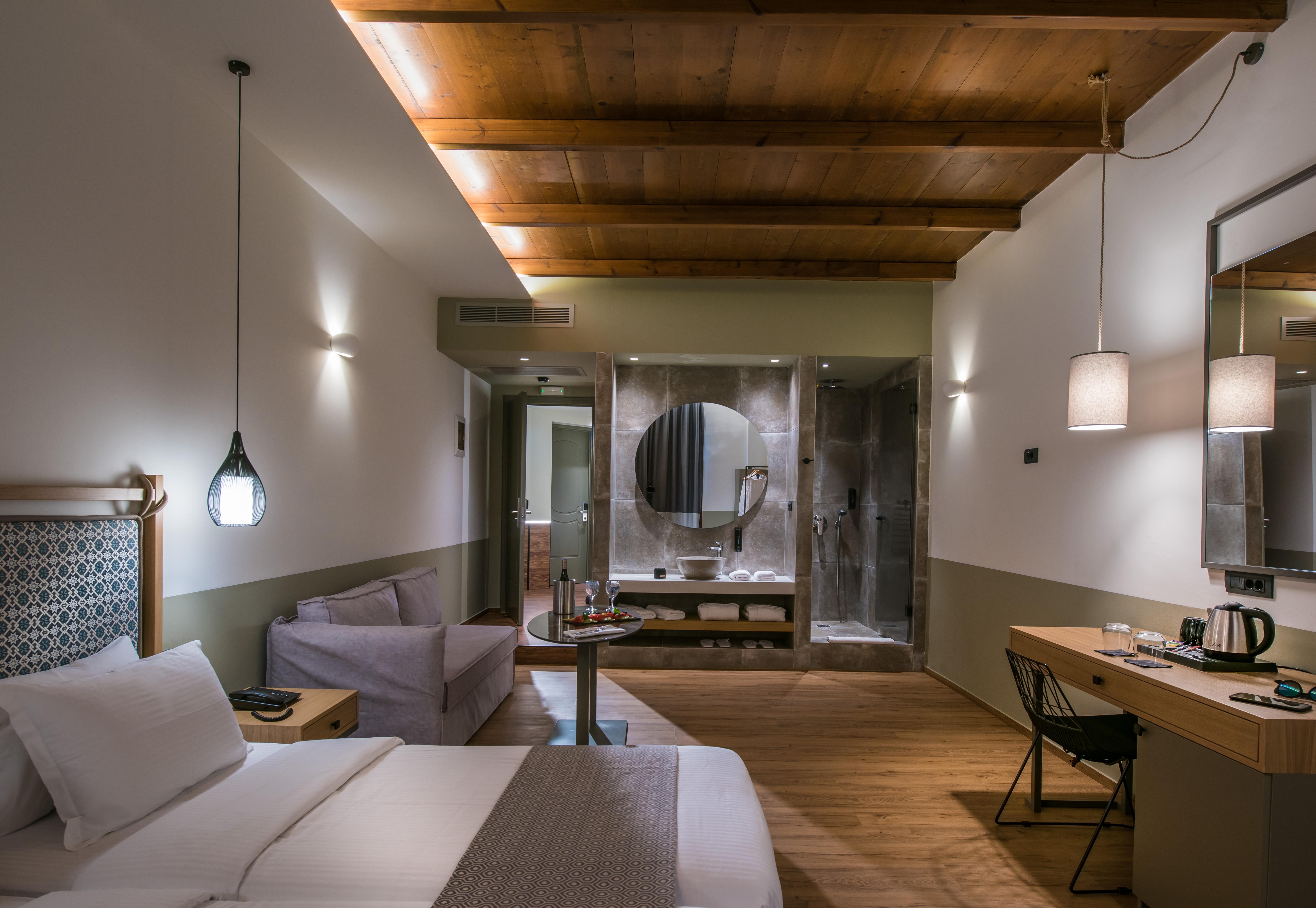 Petousis & Hotel 4*