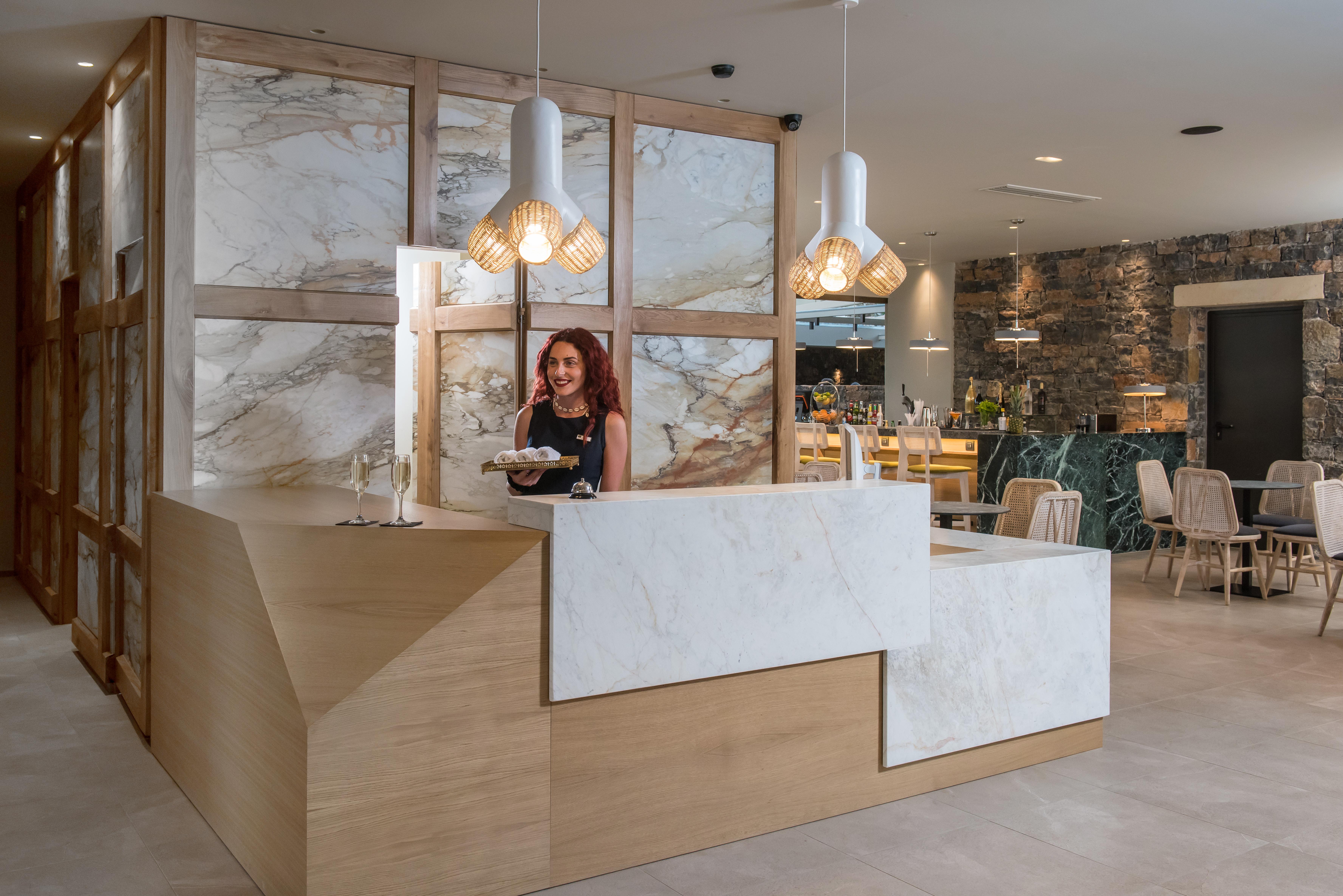 Petousis & Hotel 4*