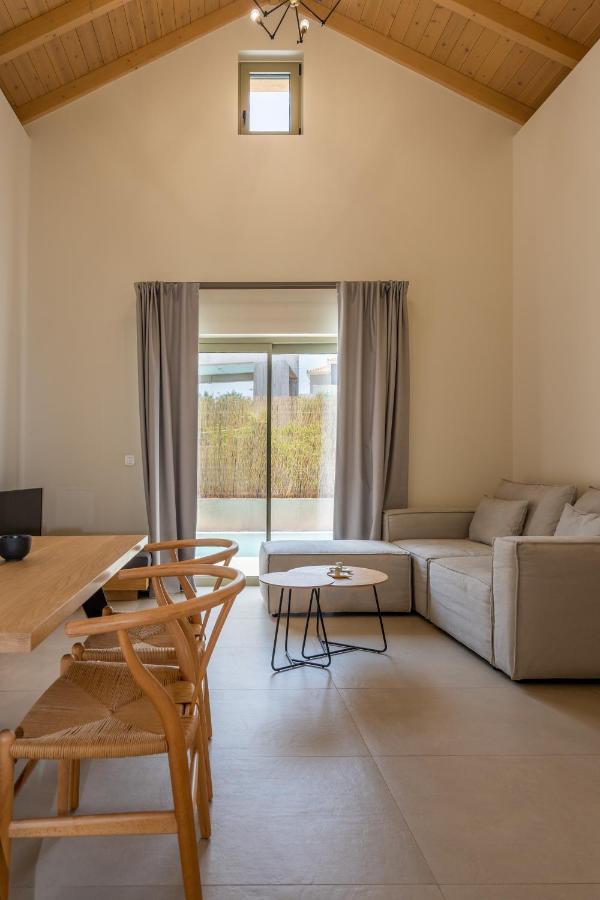 Papadria - Modern Luxury Near Kathisma Tsoukaladhes