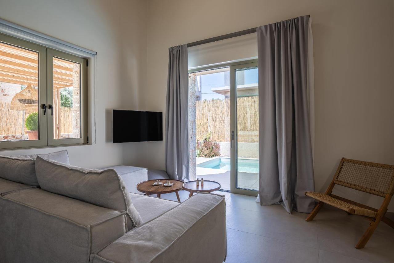 Villa Papadria - Modern Luxury Near Kathisma Tsoukaladhes