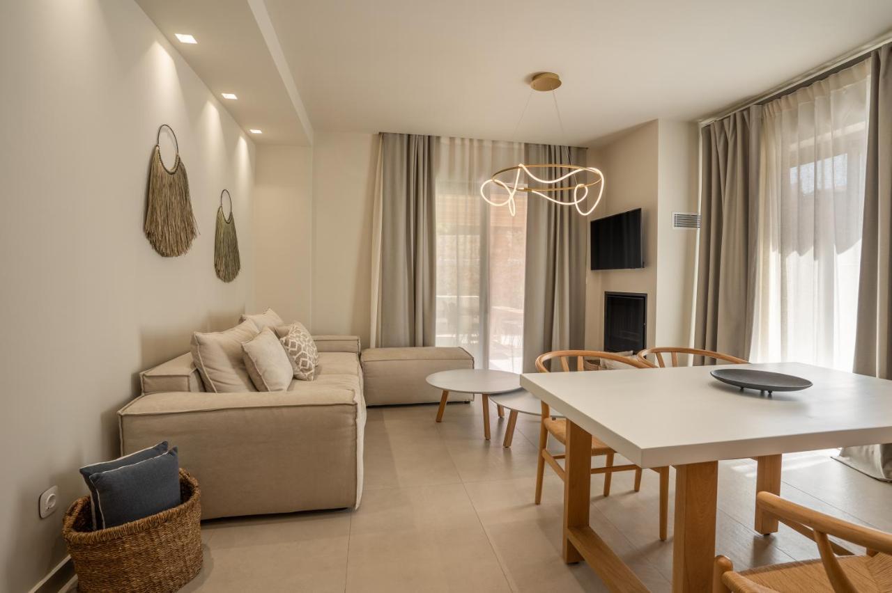 Papadria - Modern Luxury Near Kathisma Tsoukaladhes