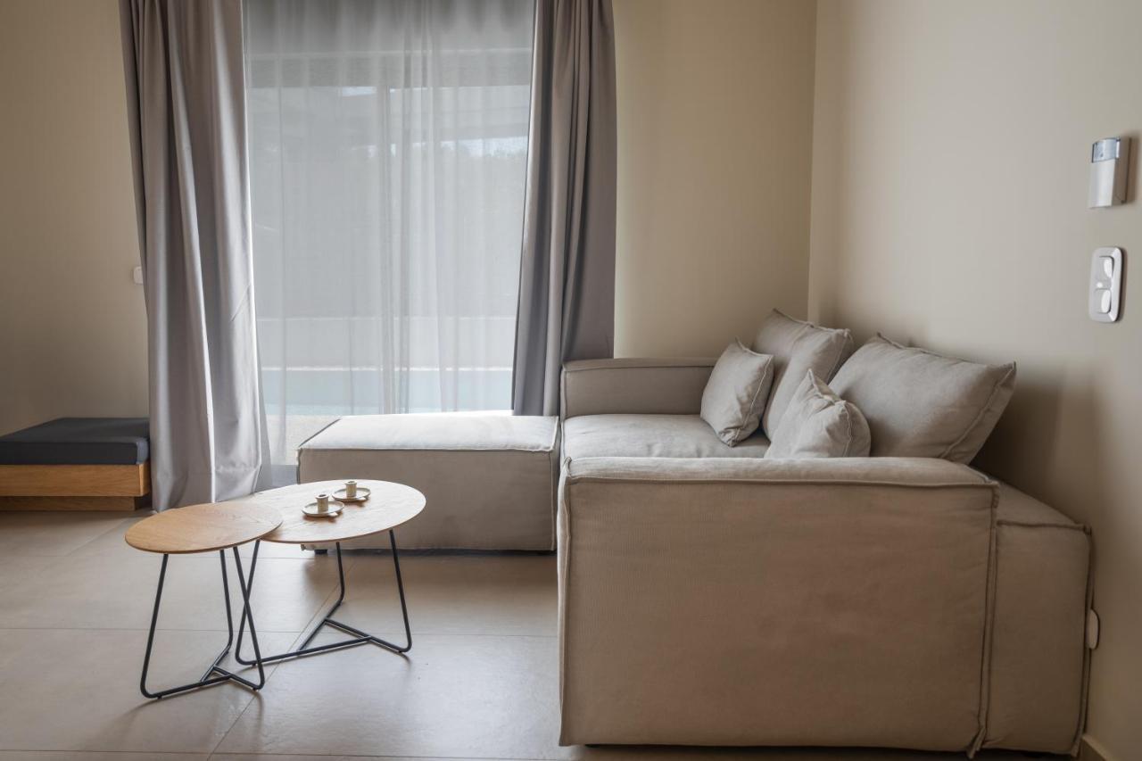 Papadria - Modern Luxury Near Kathisma Tsoukaladhes