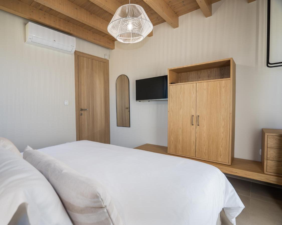 Villa Papadria - Modern Luxury Near Kathisma Tsoukaladhes