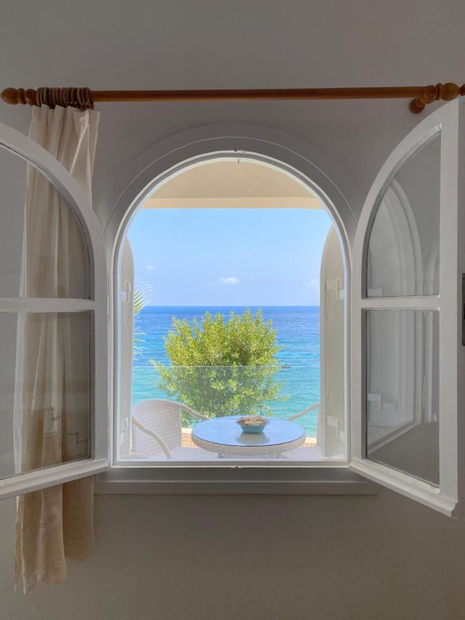 Beautiful House In Front Of The Sea *