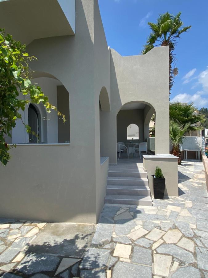 Beautiful House In Front Of The Sea Apartment *