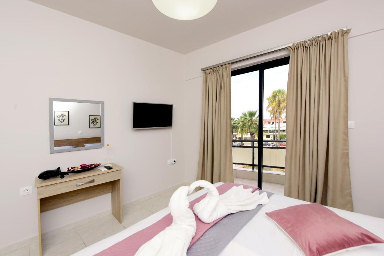 Palm Square Apartment