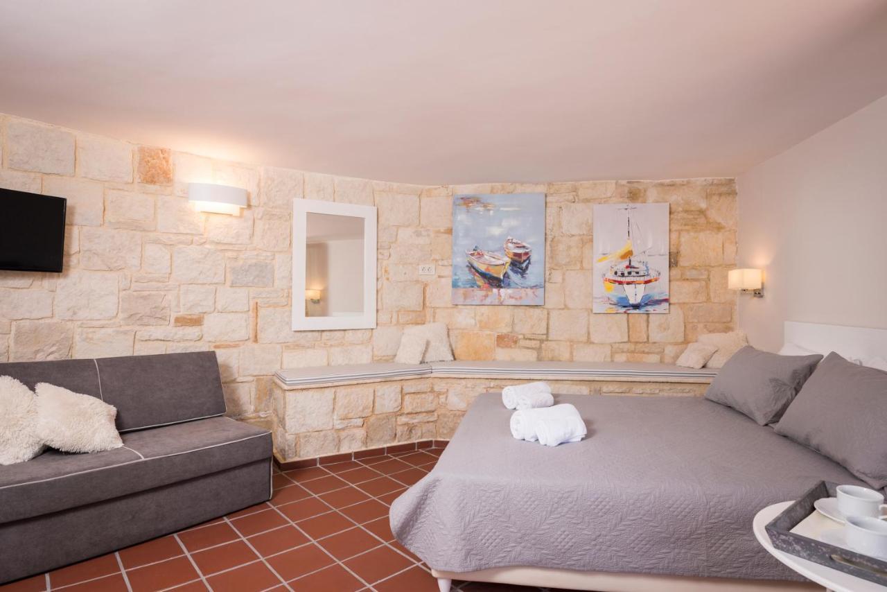 Hotel Village &