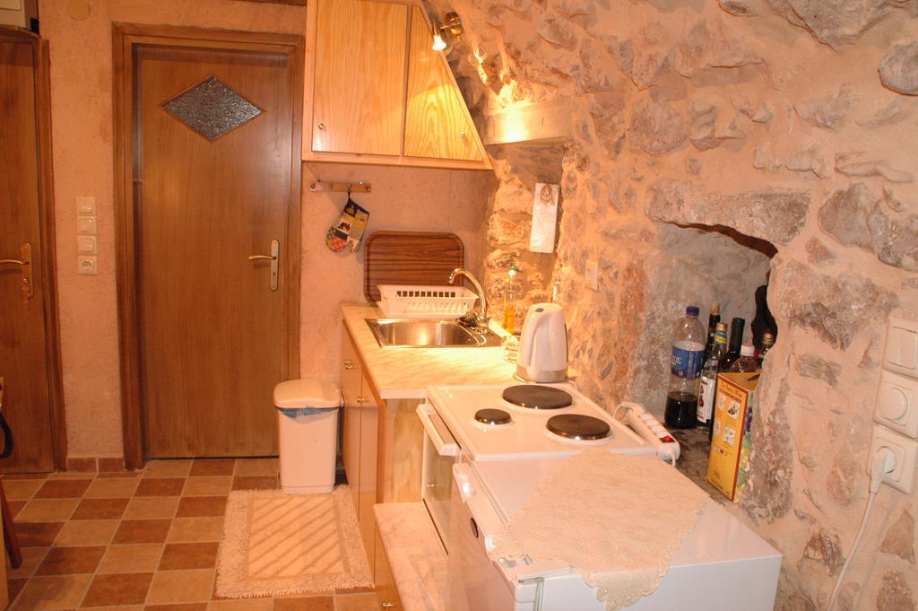 Stoneapartments, γ κωσταλοσ και σια οε *