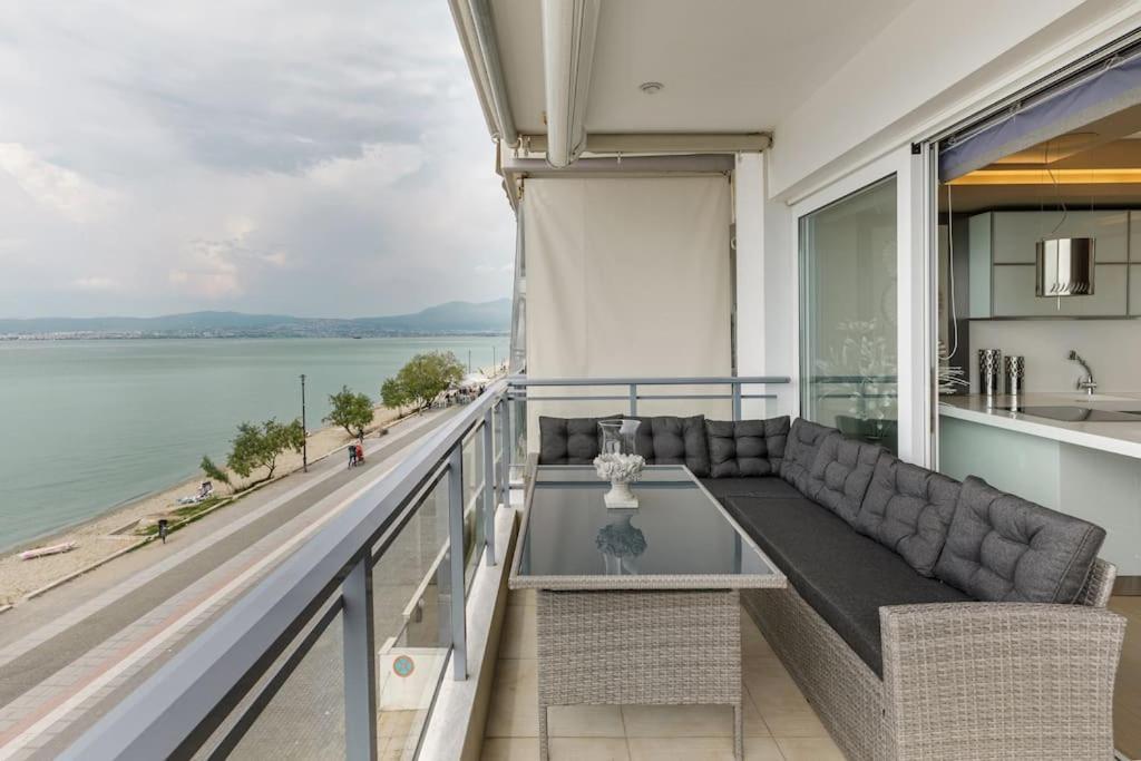 Mega On The Sea Apartment