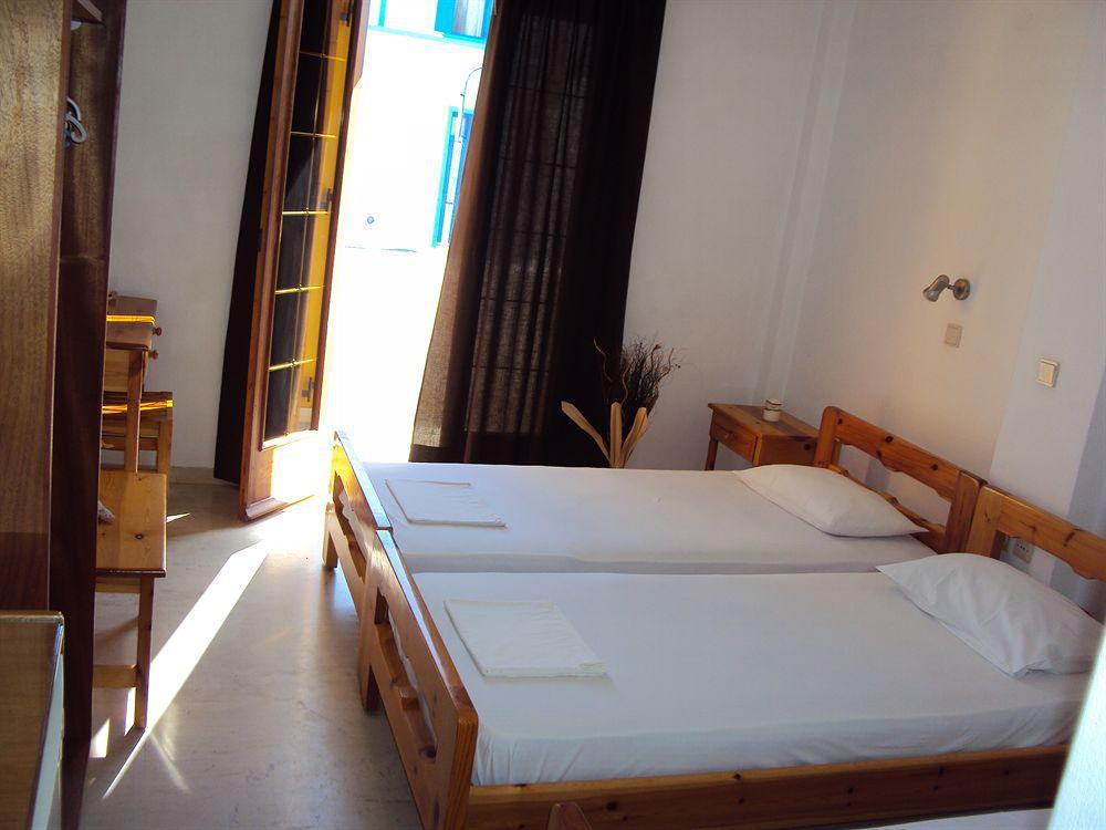 Privee Santorini Perissa (Santorini)