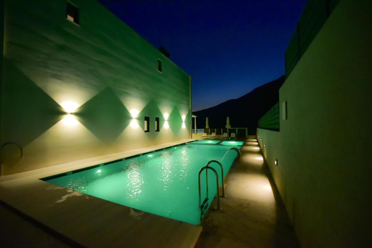 Crete Southside Tris Ekklisies * Paranimfoi
