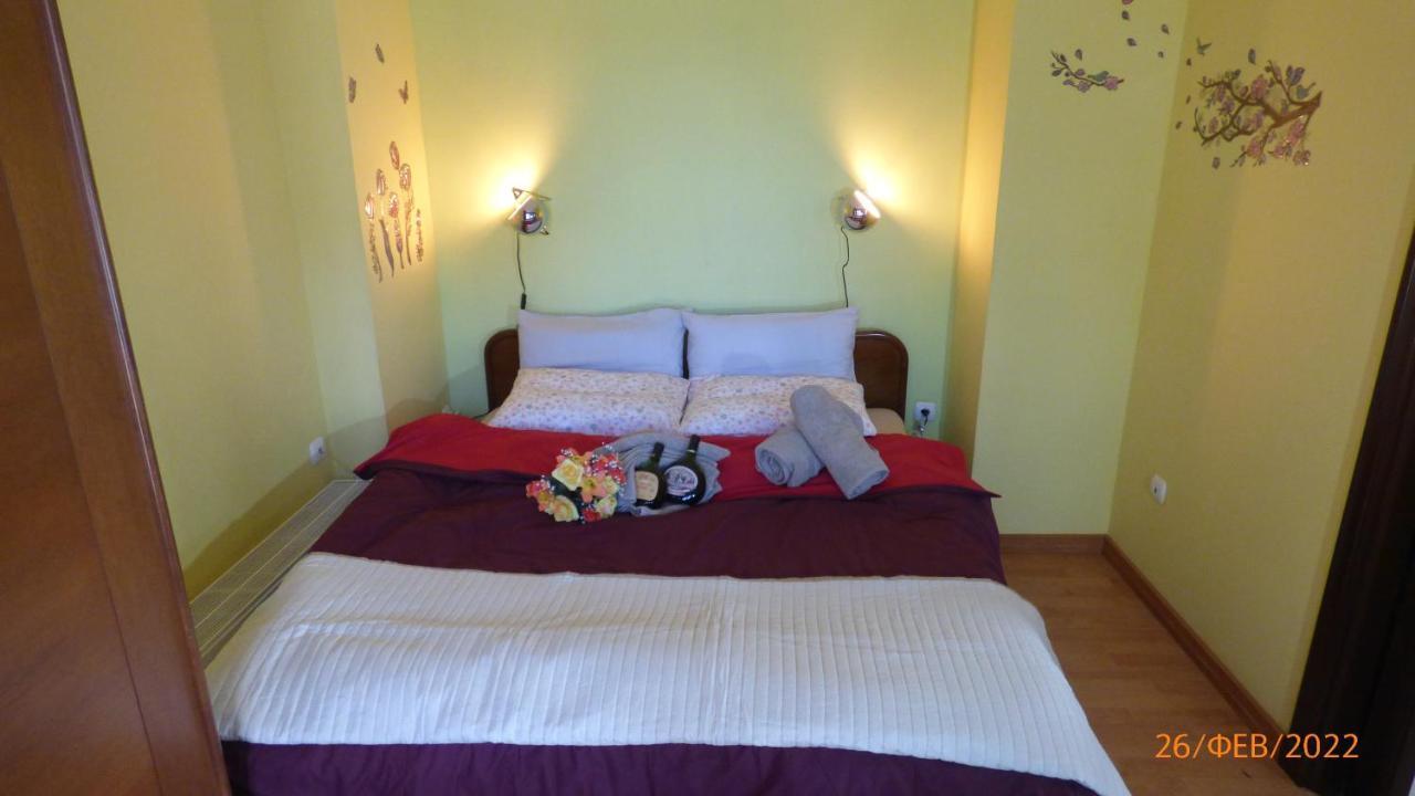 Apartment Georgius Neon Rysion