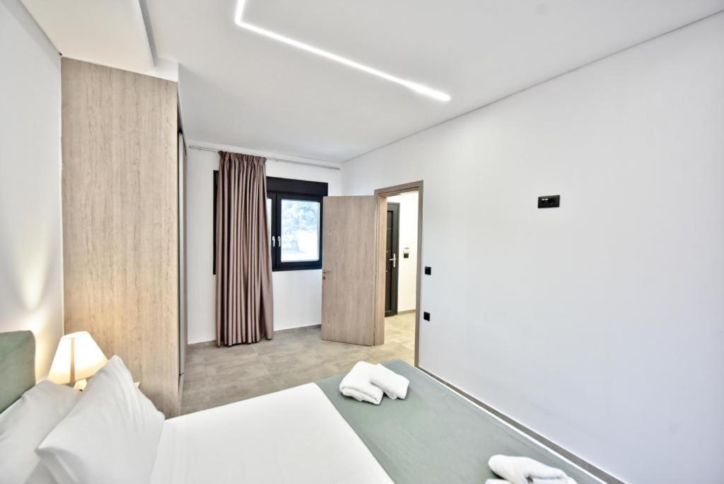 Crete Southside Tris Ekklisies Paranimfoi