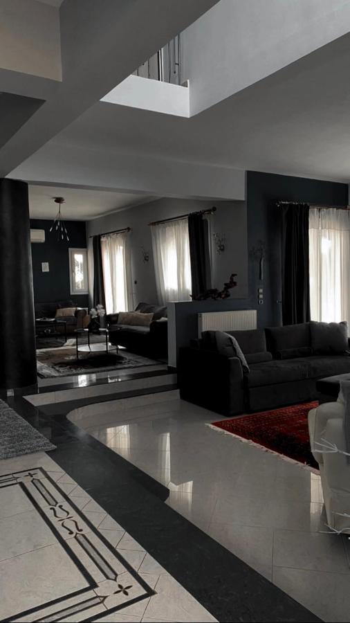 E L Urban Villa. Villa
