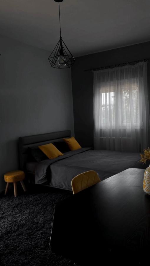 E L Urban Villa. Villa *