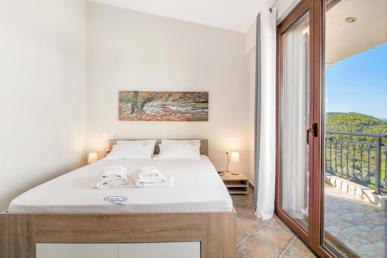 Sea View Villas *