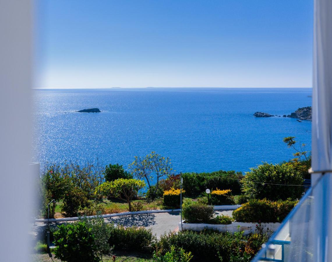 Blue Paradise Achlia