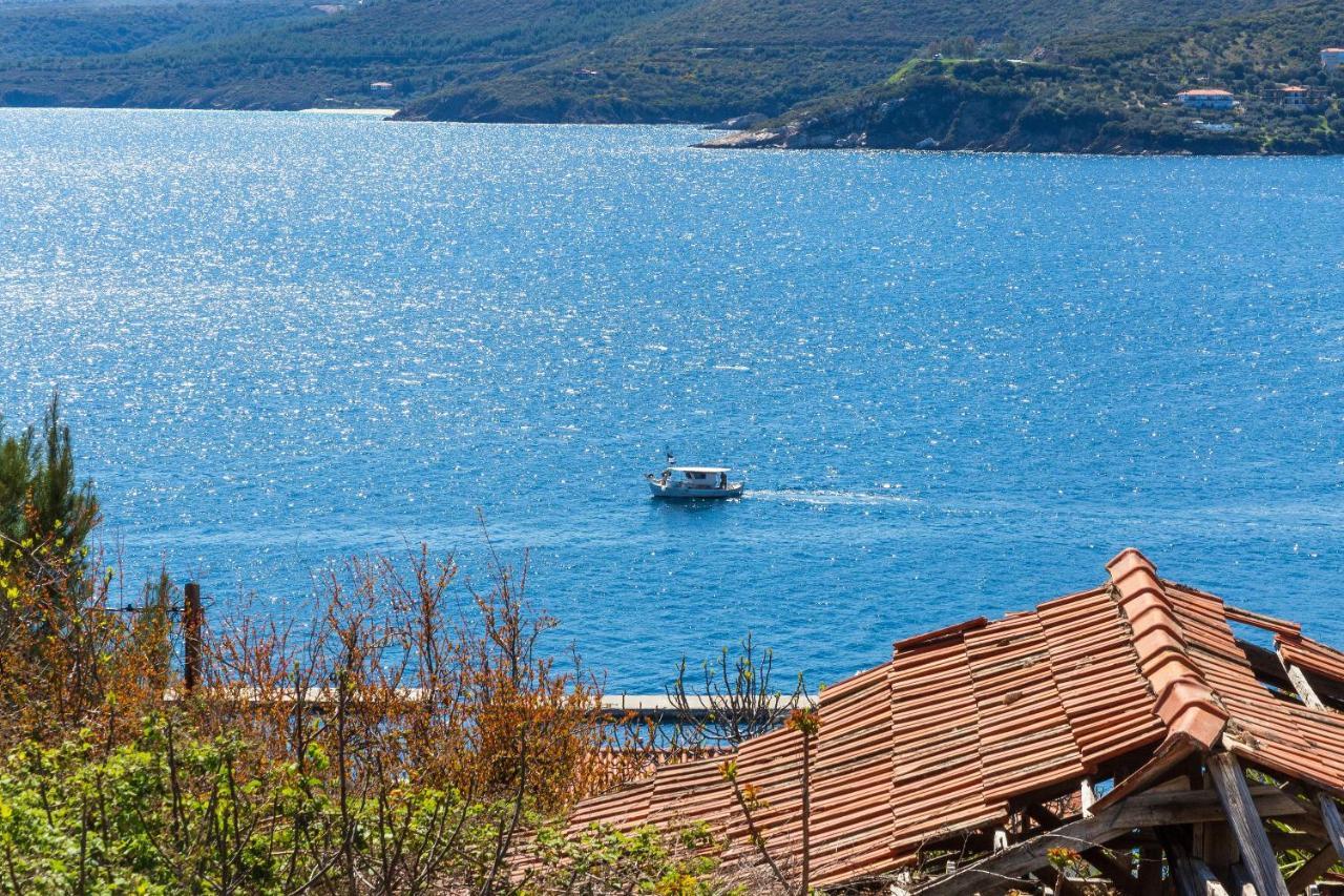 Thea Aparthotel Pyrgadikia