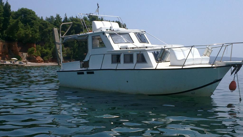 Leonardo, Houseboat In The Pool Nikiti (Sithonia)