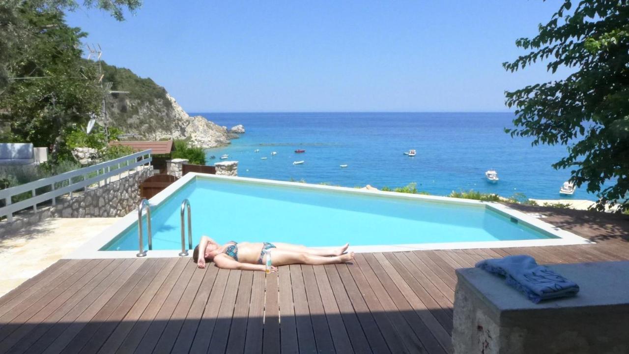 Caltabania * Agios Nikitas