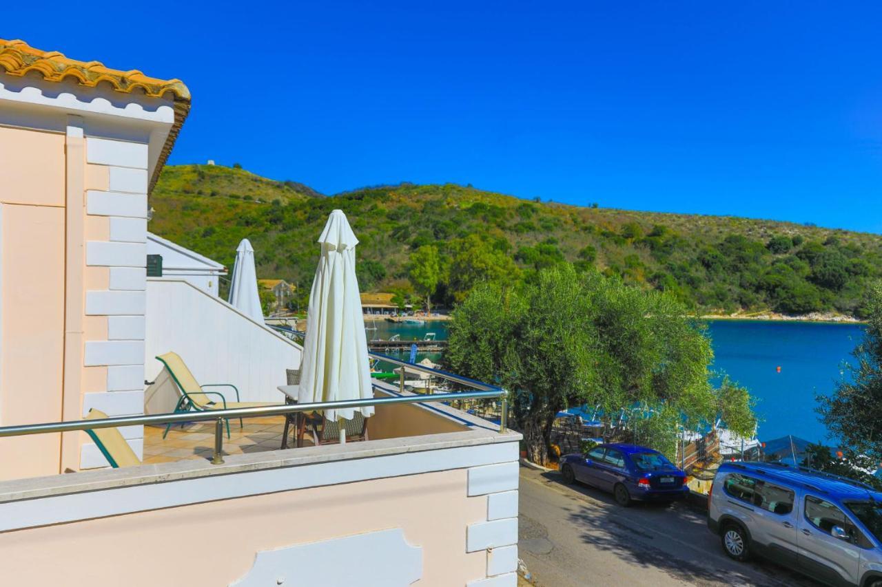 Theophilos Ena * Agios Stefanos (Thinali)