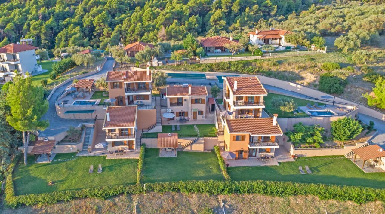 Sea View Villas *
