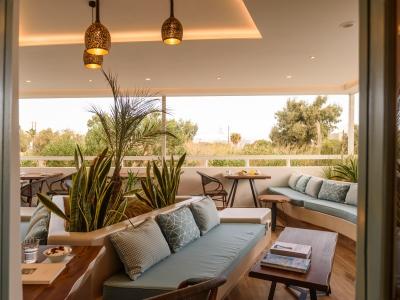 Armonia Kamari (Santorini)