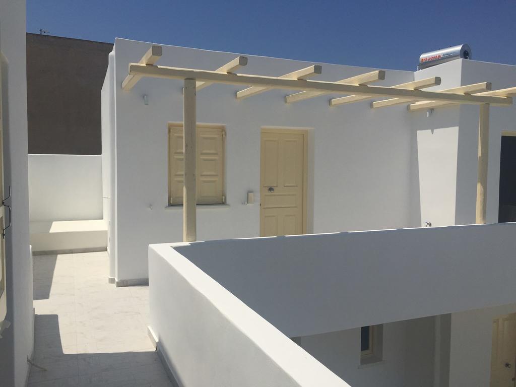 The White Bed & Breakfast Adamantas (Milos)
