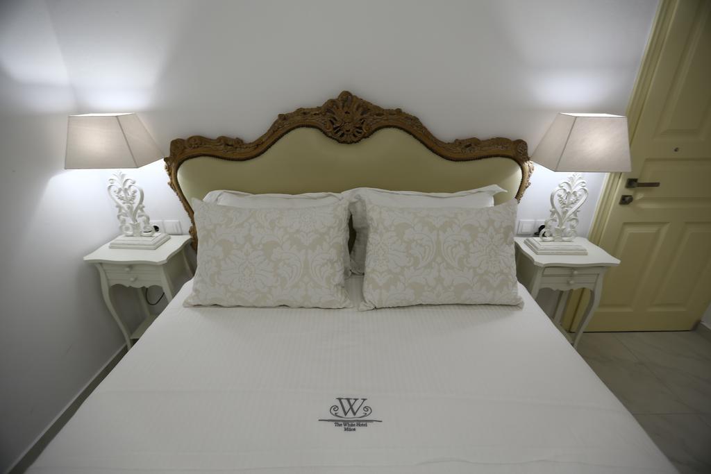 The White Bed & Breakfast Adamantas (Milos)