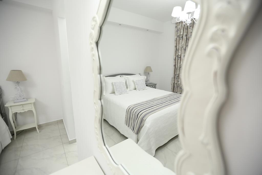 The White Bed & Breakfast Adamantas (Milos)