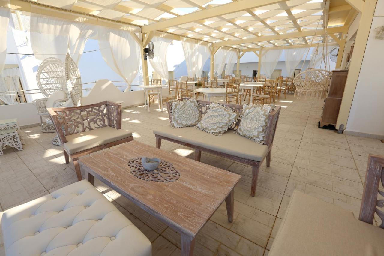 The White Bed & Breakfast Adamantas (Milos)