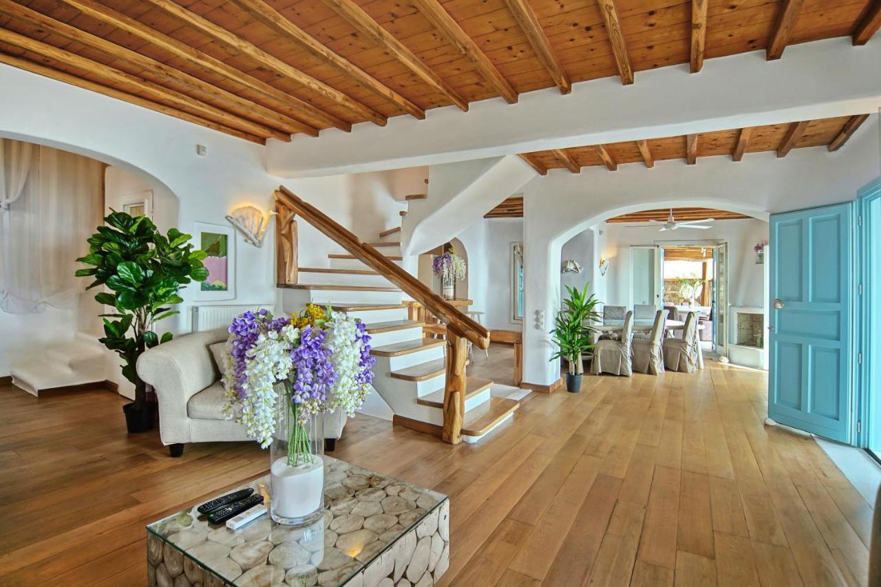 Zinas Villa *