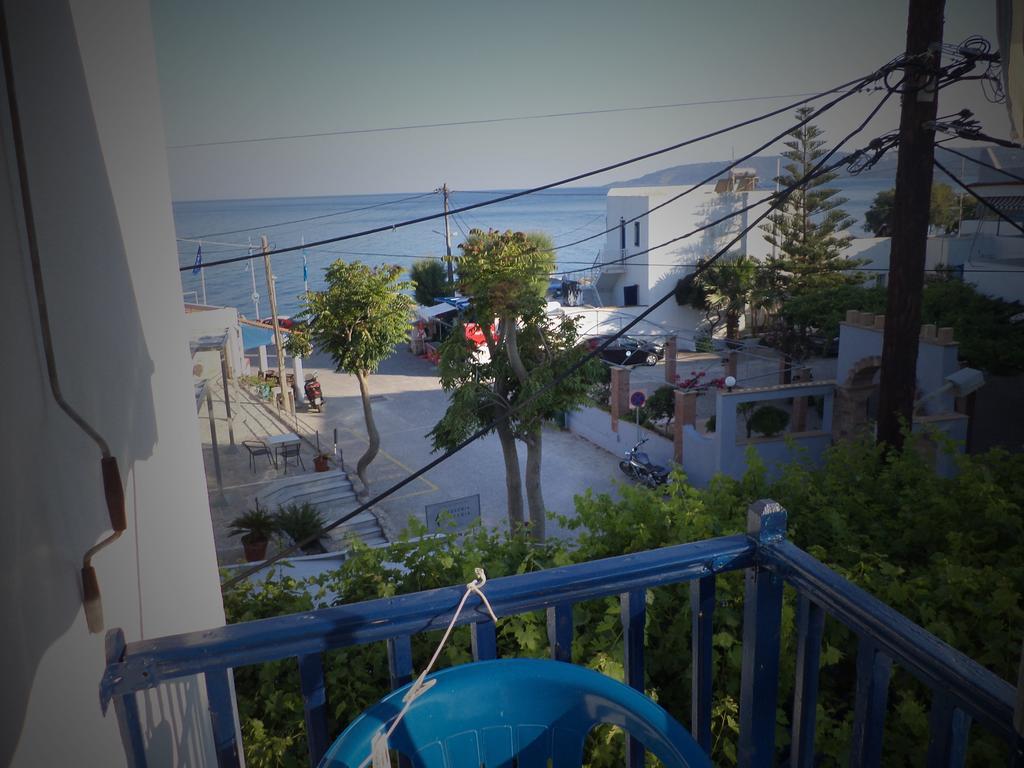 To Kamari * Paralia Agias Foteinis