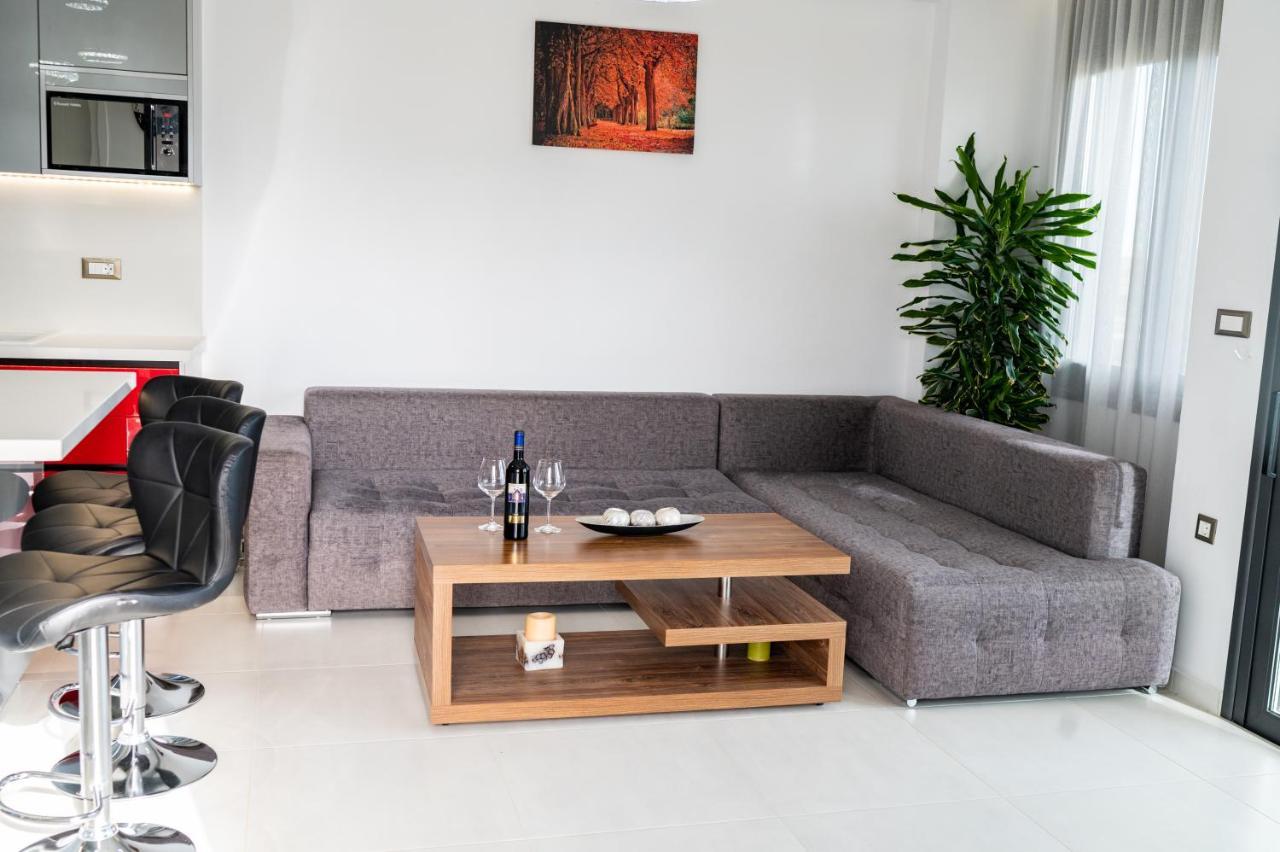 Sebastian & Rhodos Apartment *