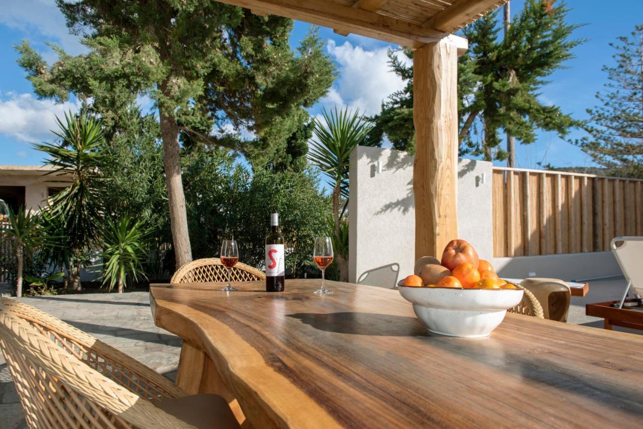 Kostantakis Pool House *