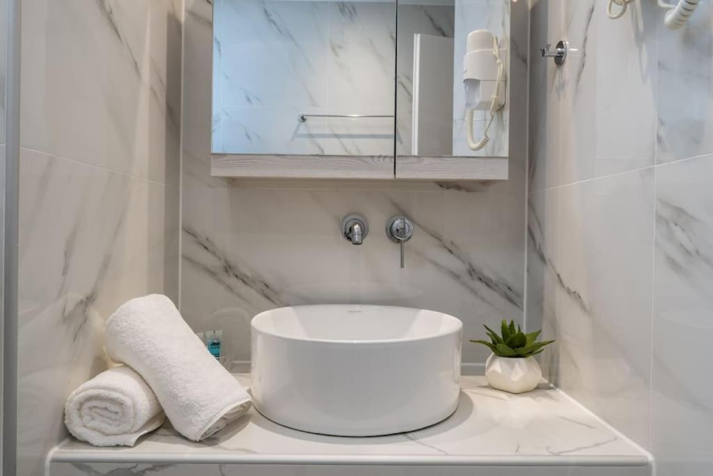 Divaly - Private Heated Jacuzzi Apartment Messaria (Santorini)