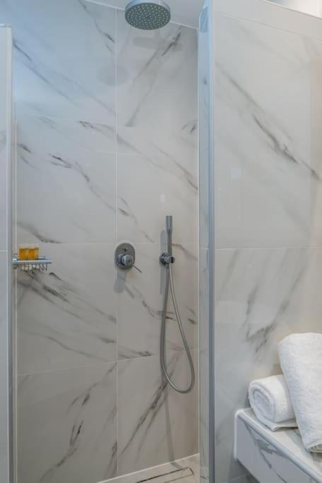 Divaly - Private Heated Jacuzzi Apartment Messaria (Santorini)