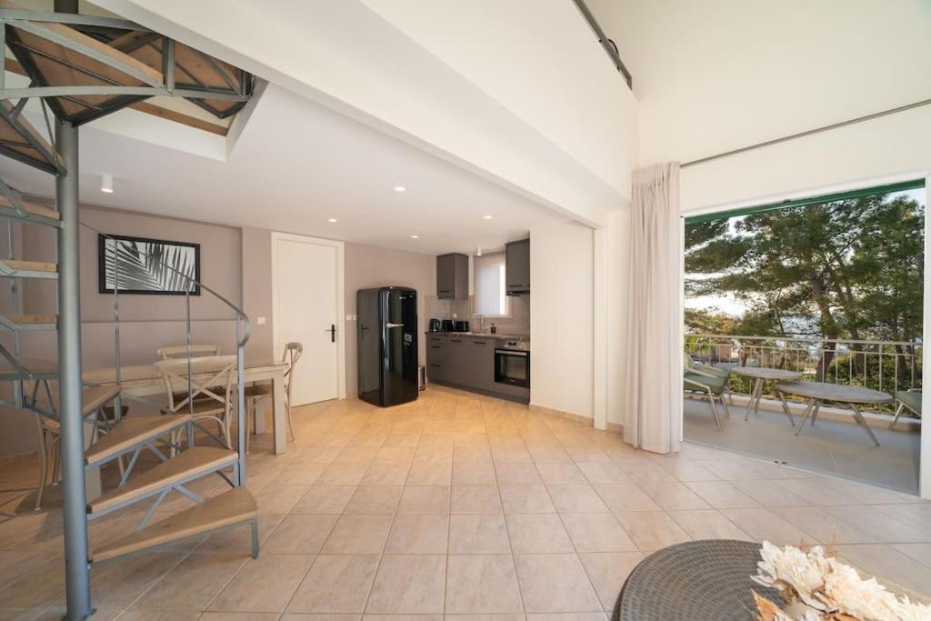 Seashell Luxury - 2 Lixouri
