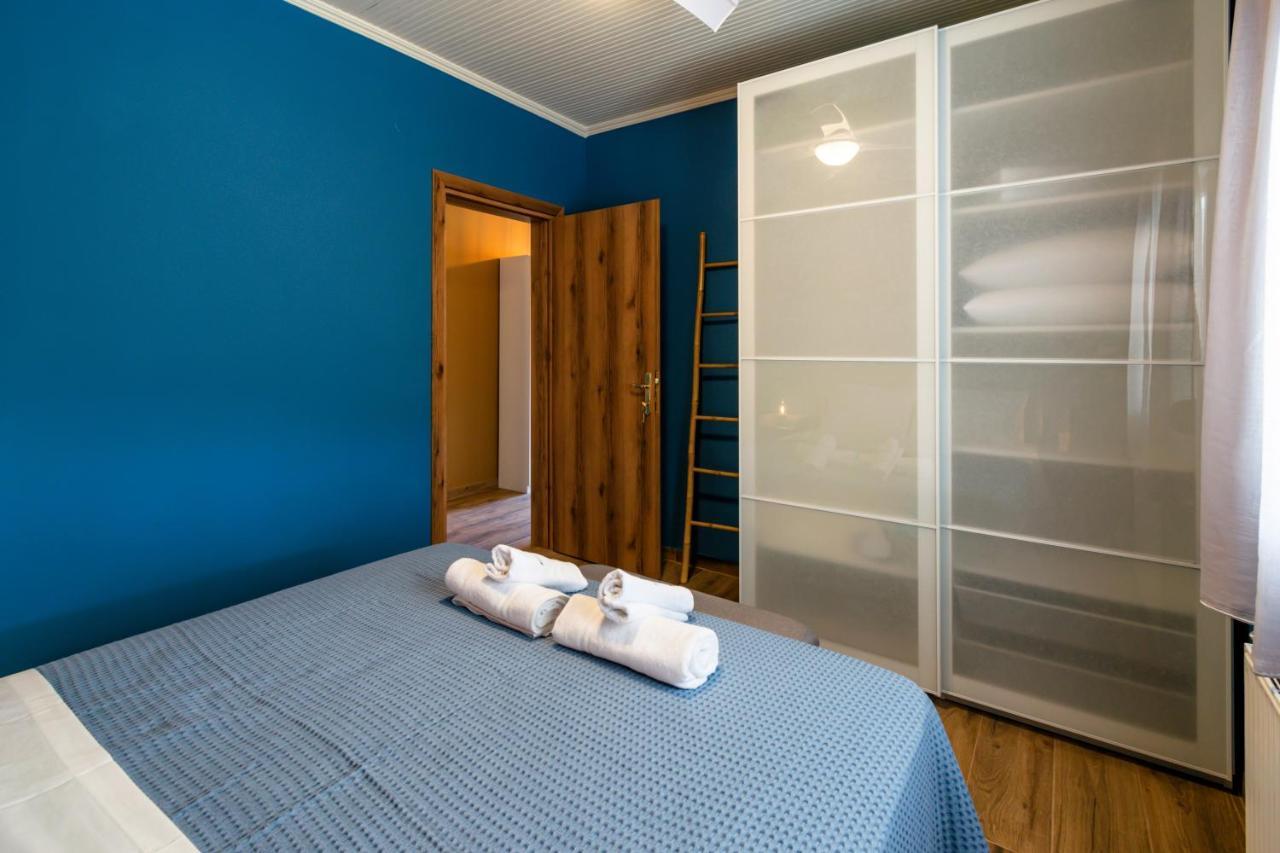 Azzurro Seafront Holiday home *