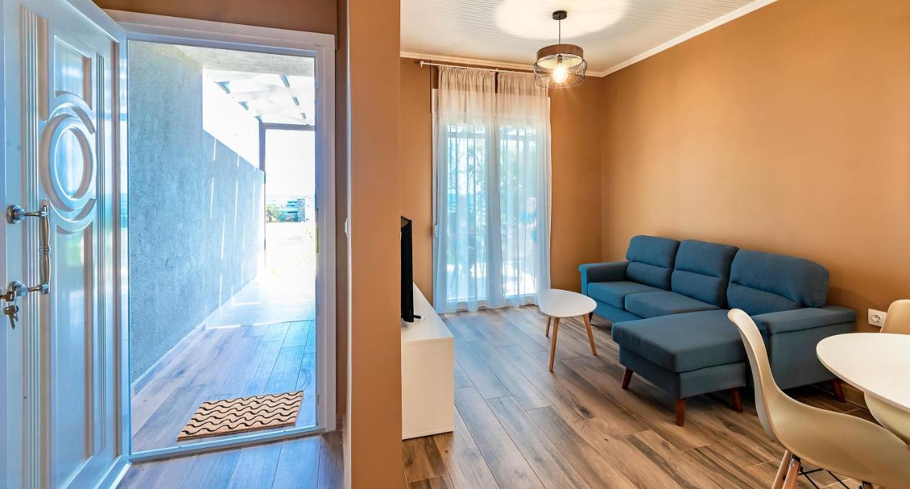 Azzurro Seafront Holiday home *