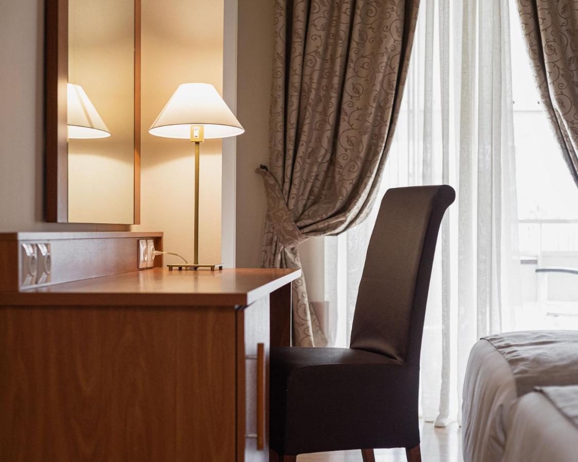 Acropolis Select Hotel 3*