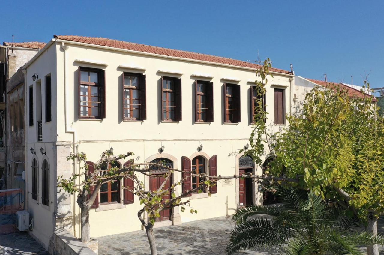 Ruby 'n Emerald Studio's Guest house