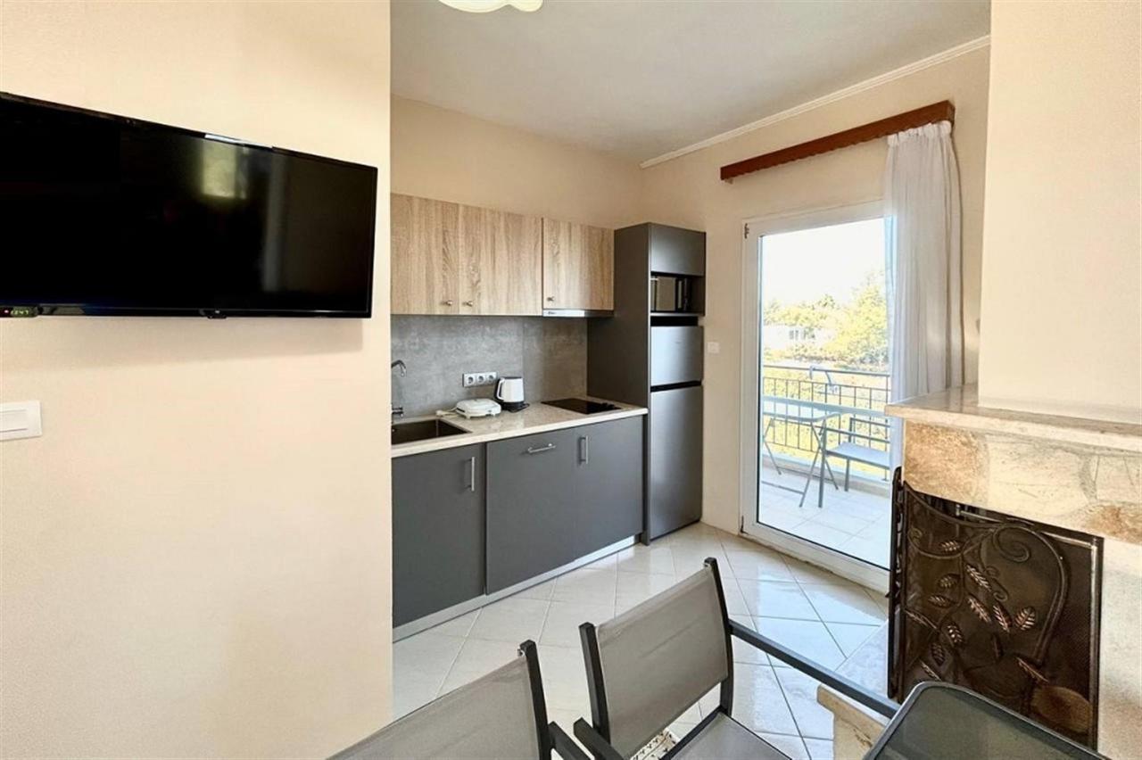 Irina, Kassandra Apartment *