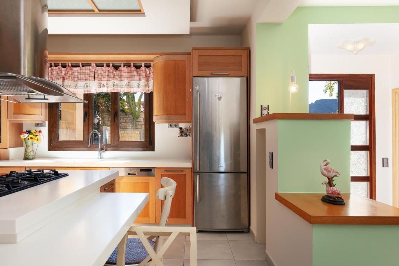Family Ellis With Private Pool 200m To The Walking Distance To The Amenities