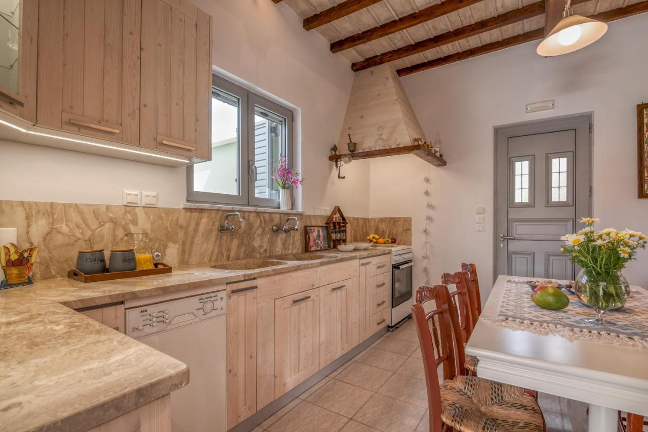 Lahardi - Seaside House