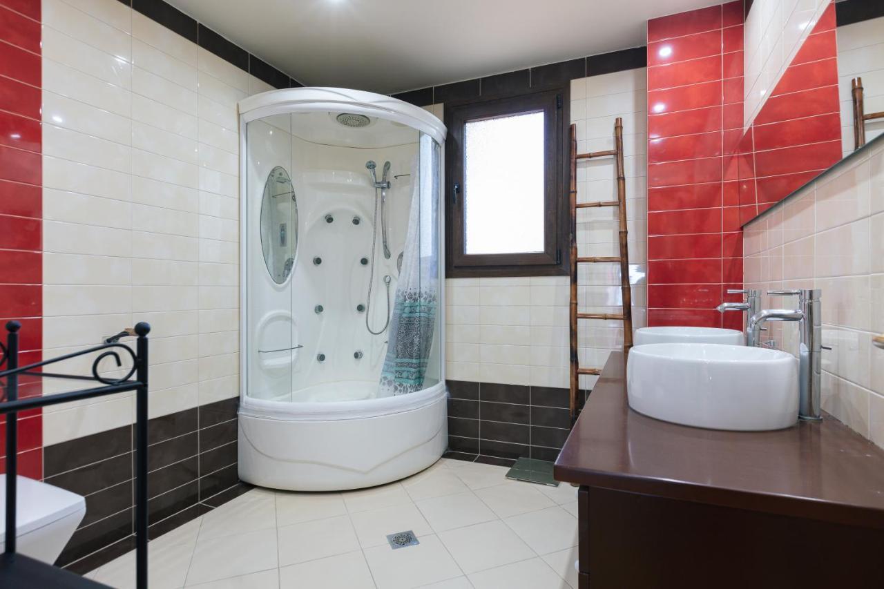 Family Ellis With Private Pool 200m To The Walking Distance To The Amenities *