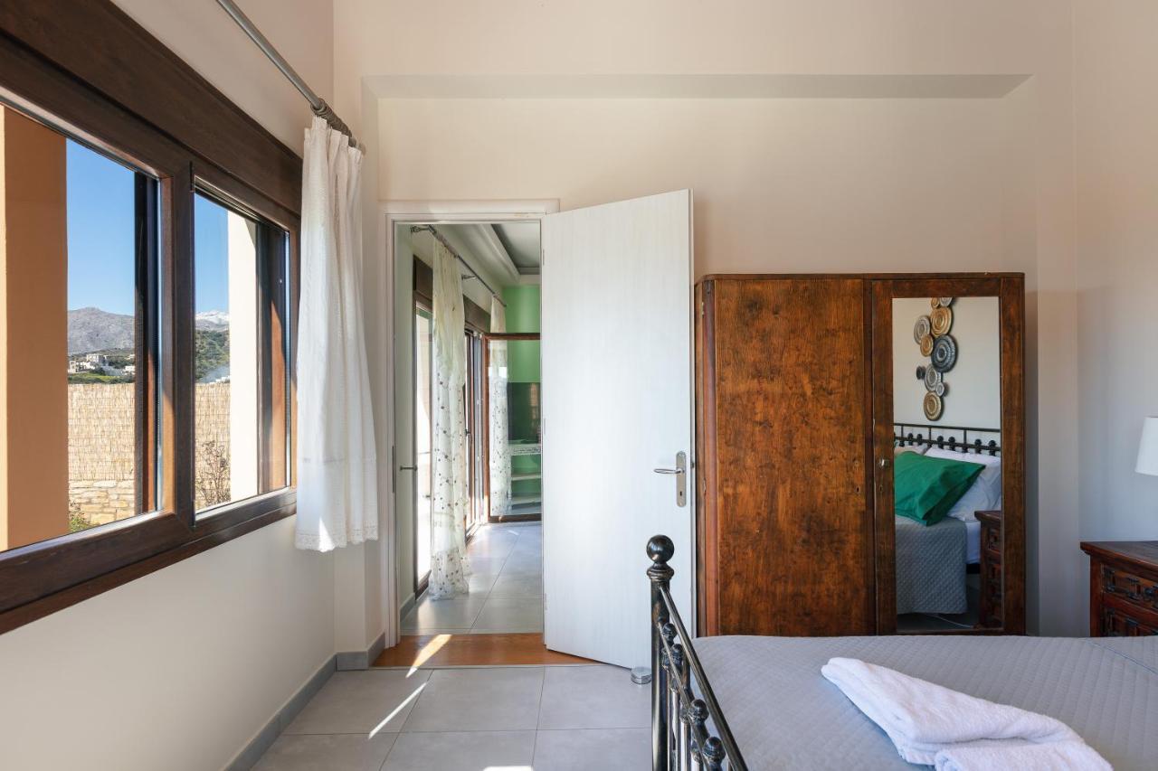 Family Ellis With Private Pool 200m To The Walking Distance To The Amenities Villa