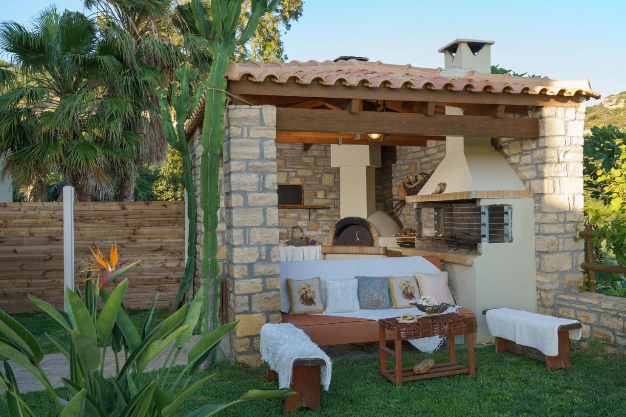 Family Ellis With Private Pool 200m To The Walking Distance To The Amenities Villa *